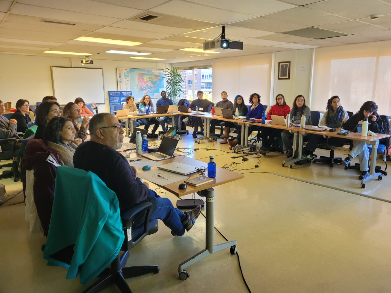 Momento del taller de modelado participativo que está teniendo lugar en los Servicios Centrales del IEO-CSIC Momento del taller de modelado participativo que está teniendo lugar en los Servicios Centrales del IEO-CSIC